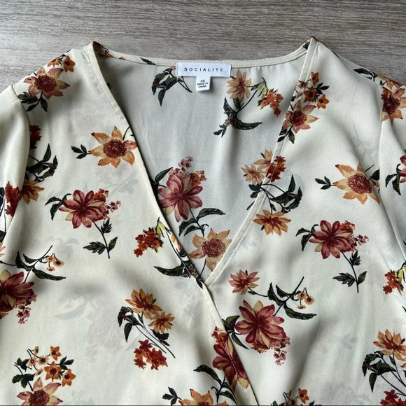 Socialite Chiffon Floral Print Faux Wrap Blouse - Picture 8 of 13